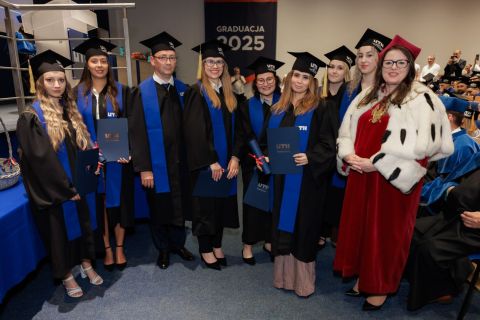 2025-07-25_uth_graduacja-300.jpg
