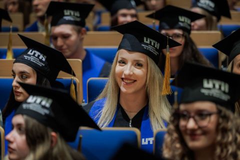 2025-07-25_uth_graduacja-557.jpg