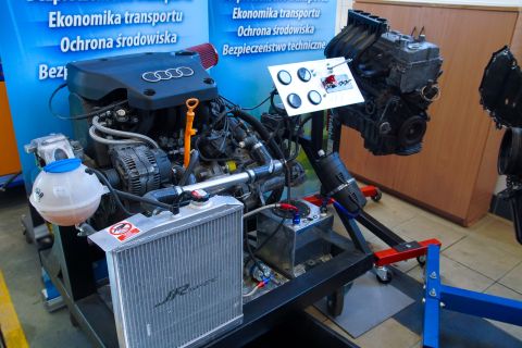 Galeria: Kierunek Motorsport: baza laboratoryjna i sprzęt, obraz 1 z 27