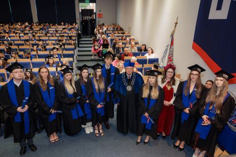 2025-07-25_uth_graduacja-416.jpg