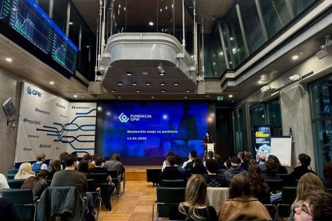 Galeria: Działalność koła CASH FLOW na zdjęciach, obraz 1 z 9