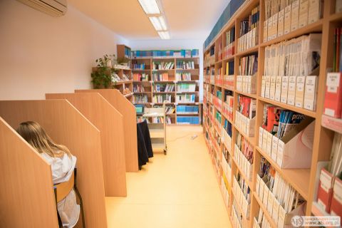 biblioteka UTH
