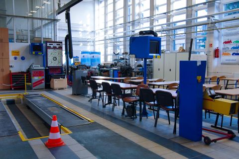 Galeria: Kierunek Motorsport: baza laboratoryjna i sprzęt, obraz 27 z 27