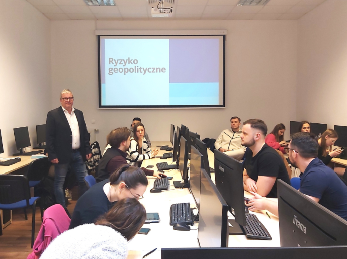 Galeria: Tu dzieje się nauka – praktyczne oblicze studiów, obraz 4 z 6