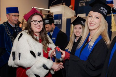 2025-07-25_uth_graduacja-386.jpg