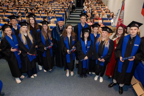 2025-07-25_uth_graduacja-436.jpg