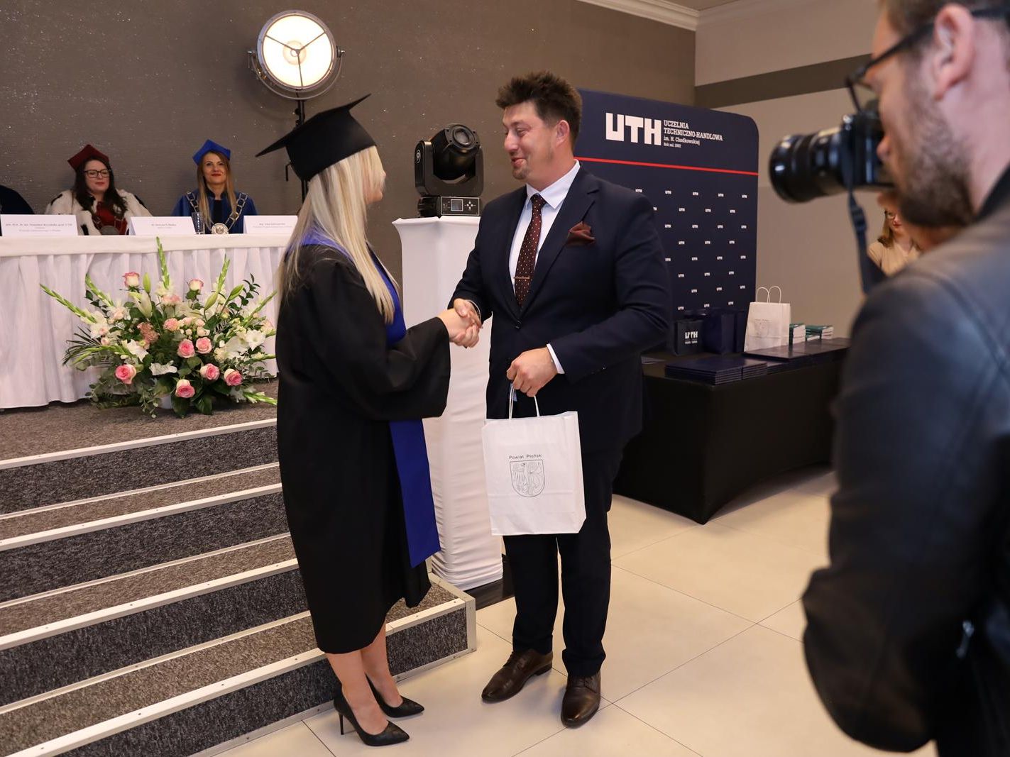 Galeria: Uroczystość zakończenia studiów w Wydziale Zamiejscowym w Płońsku 2026, obraz 24 z 57