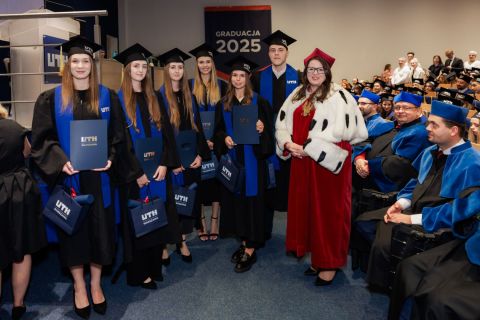 2025-07-25_uth_graduacja-189.jpg