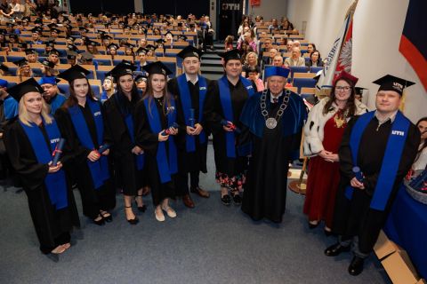 2025-07-25_uth_graduacja-423.jpg
