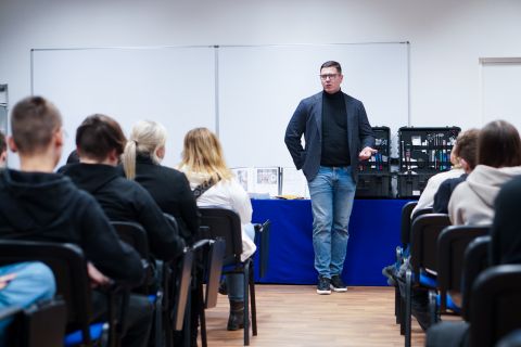 Galeria: Zdjęcia z Dnia Otwartego Wydziału Zarządzania i Logistyki UTH, obraz 13 z 42