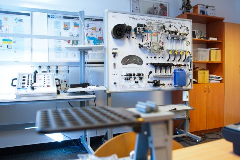 Galeria: Kierunek Motorsport: baza laboratoryjna i sprzęt, obraz 12 z 27