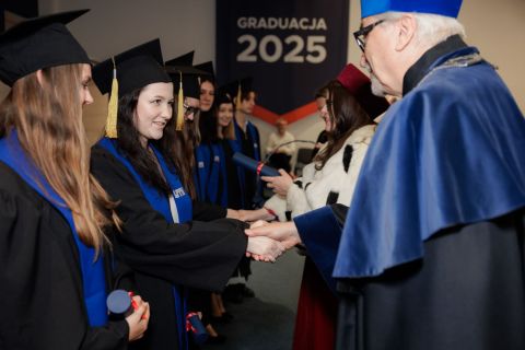 2025-07-25_uth_graduacja-324.jpg