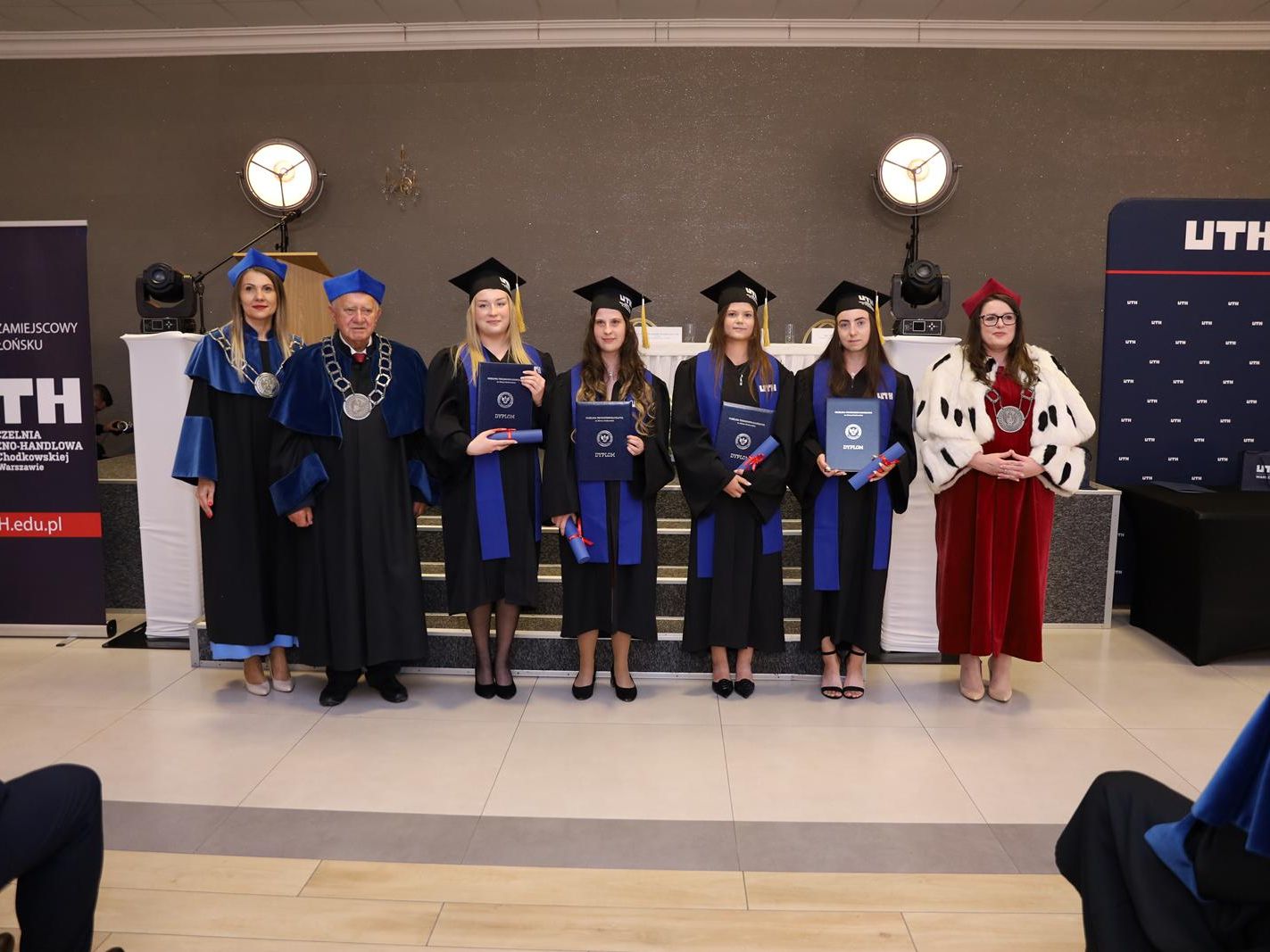 Galeria: Uroczystość zakończenia studiów w Wydziale Zamiejscowym w Płońsku 2026, obraz 22 z 57