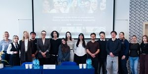 Zdjęcie grupowe uczestników studenckiej konferencji
