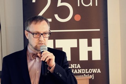 Przedstawiciel ZUS omawia szczegóły dotyczące ubezpieczeń na kierunku Doradztwo finansowe, podatkowe i ubezpieczeniowe.JPG