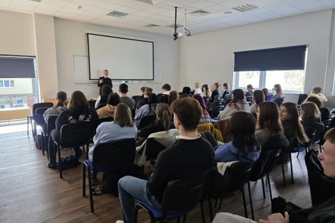 Wykład w języku angielskim o bankowości międzynarodowej.jpg
