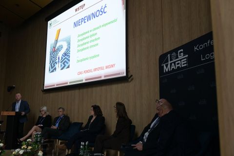 10-16-xiv-konferencja-naukowa-logistyka-morska-log-mare-2025-013_54859331058_o.jpg