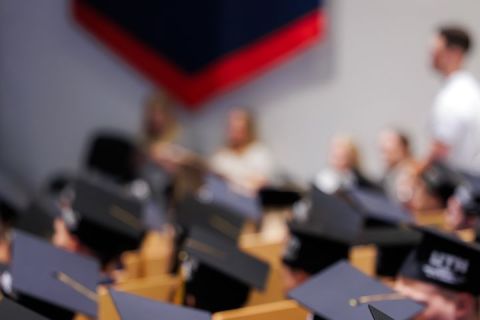 2025-07-25_uth_graduacja-600.jpg