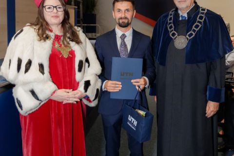 2025-07-25_uth_graduacja-71.jpg