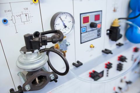 Galeria: Kierunek Motorsport: baza laboratoryjna i sprzęt, obraz 18 z 27