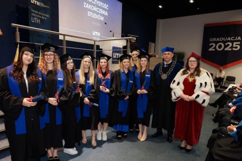 2025-07-25_uth_graduacja-345.jpg