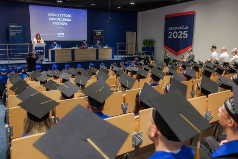 2025-07-25_uth_graduacja-44.jpg