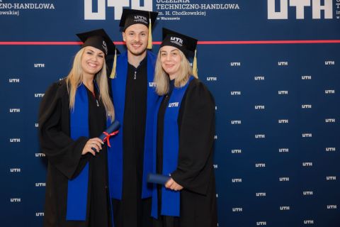 2025-07-25_uth_graduacja-450.jpg