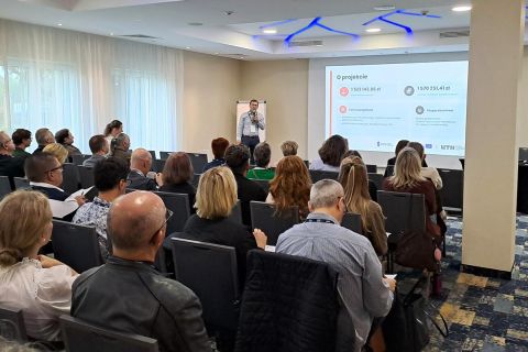 Galeria: Waszrtaty w ramach projektu "UTH liderem nowoczesnej edukacji", obraz 2 z 9