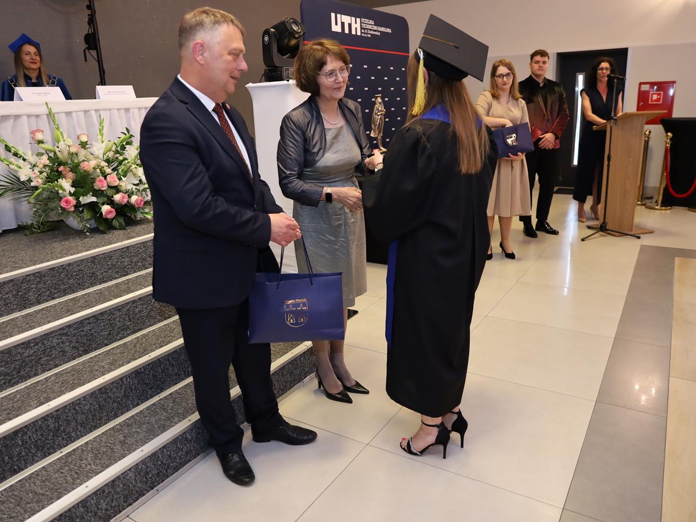 Galeria: Uroczystość zakończenia studiów w Wydziale Zamiejscowym w Płońsku 2026, obraz 35 z 57