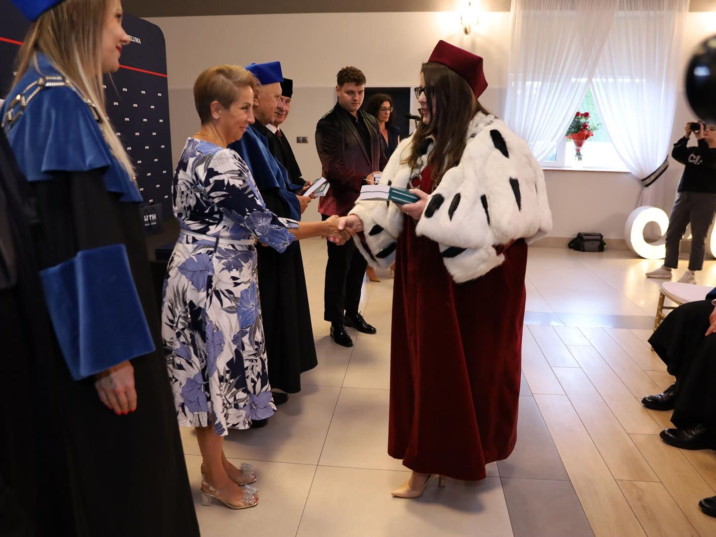Galeria: Uroczystość zakończenia studiów w Wydziale Zamiejscowym w Płońsku 2026, obraz 28 z 57