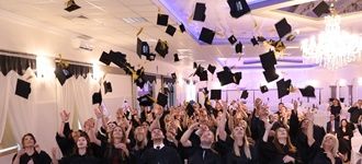 Uroczystość zakończenia studiów w Płońsku 2025. Relacja i zdjęcia