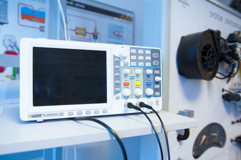 Galeria: Kierunek Motorsport: baza laboratoryjna i sprzęt, obraz 3 z 27