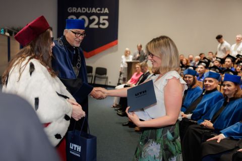 2025-07-25_uth_graduacja-84.jpg