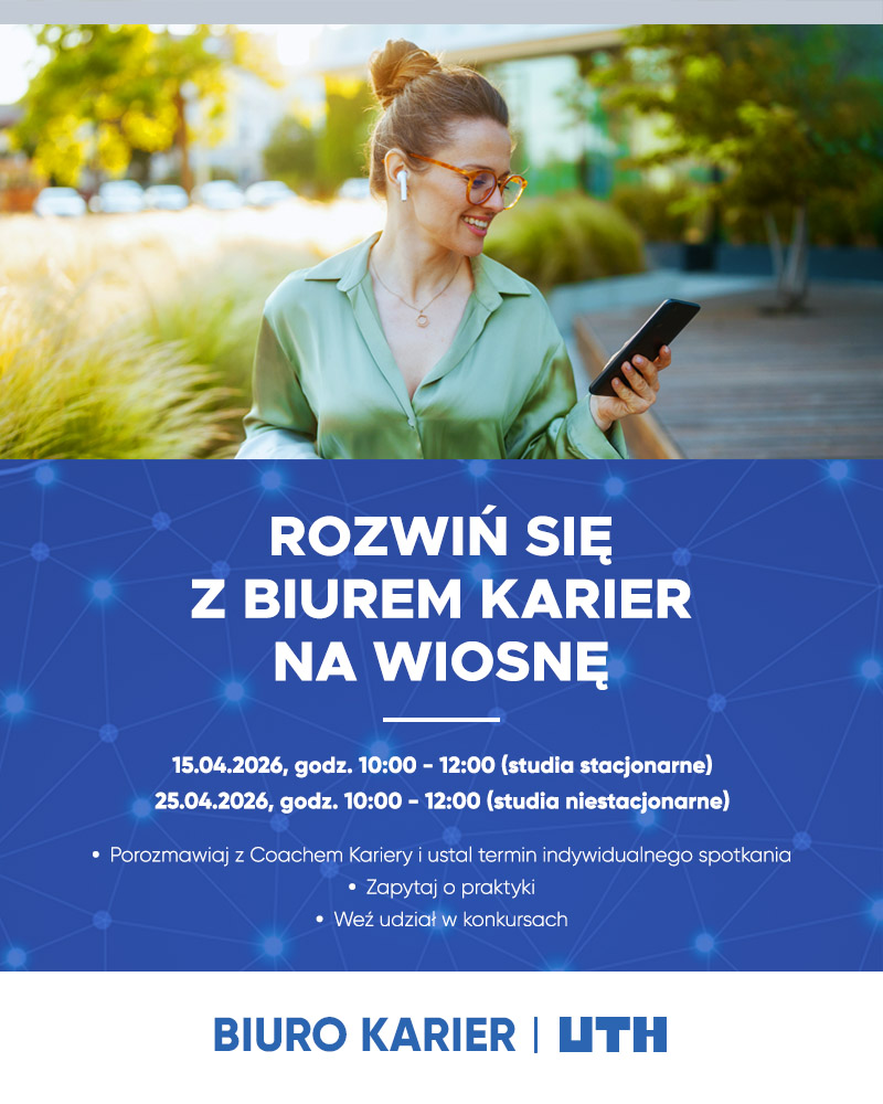 Młoda kobieta w słuchawkach uśmiecha się, przeglądając telefon na tle miejskiego krajobrazu | © Biuro Karier