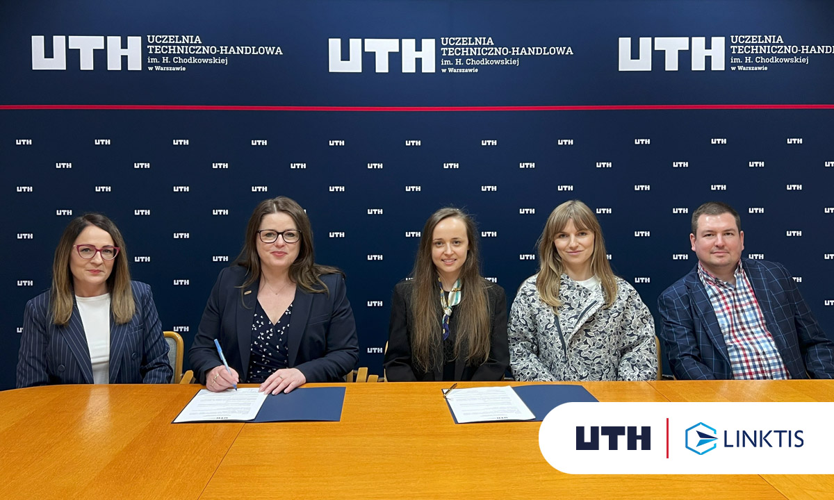 Zdjecie przedstawiające uczestników podpisania porozumienia - UTH oraz Linktis